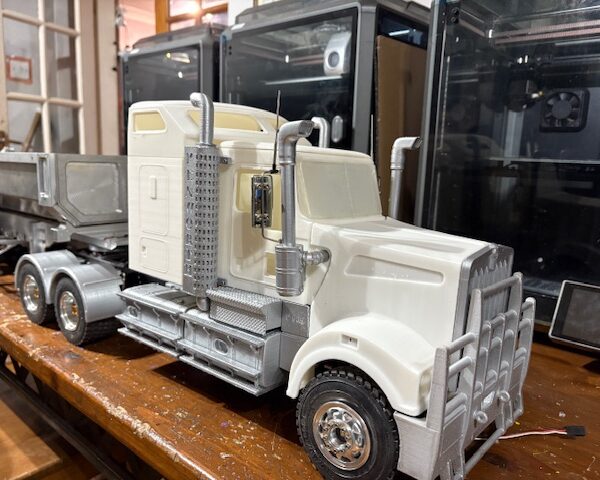 3d printed cab kenworth T 909 1/14 SCALE ROUND TANKS